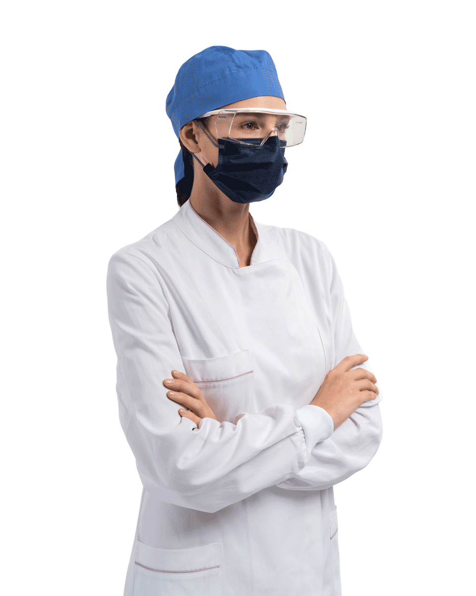 Medizinische Fachkraft mit Schutzkleidung blau